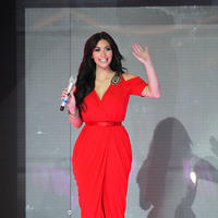 Kim Kardashian - Kim Kardashian and Kris Jenner appear on a catwalk in the middle of the Dubai Mall | Picture 102848